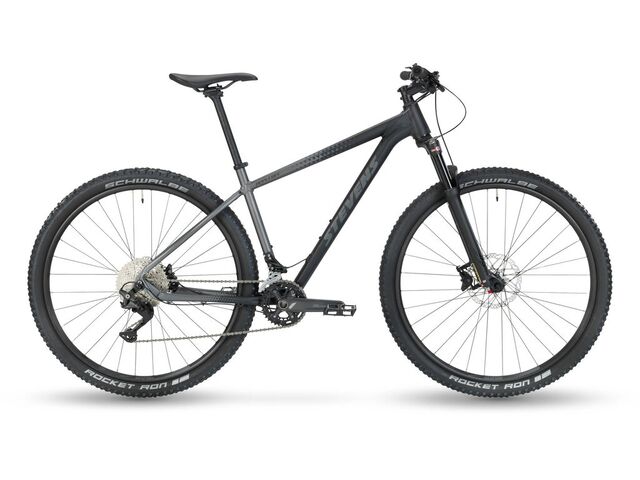 STEVENS 2022 APPLEBEE 29 ČERNÁ